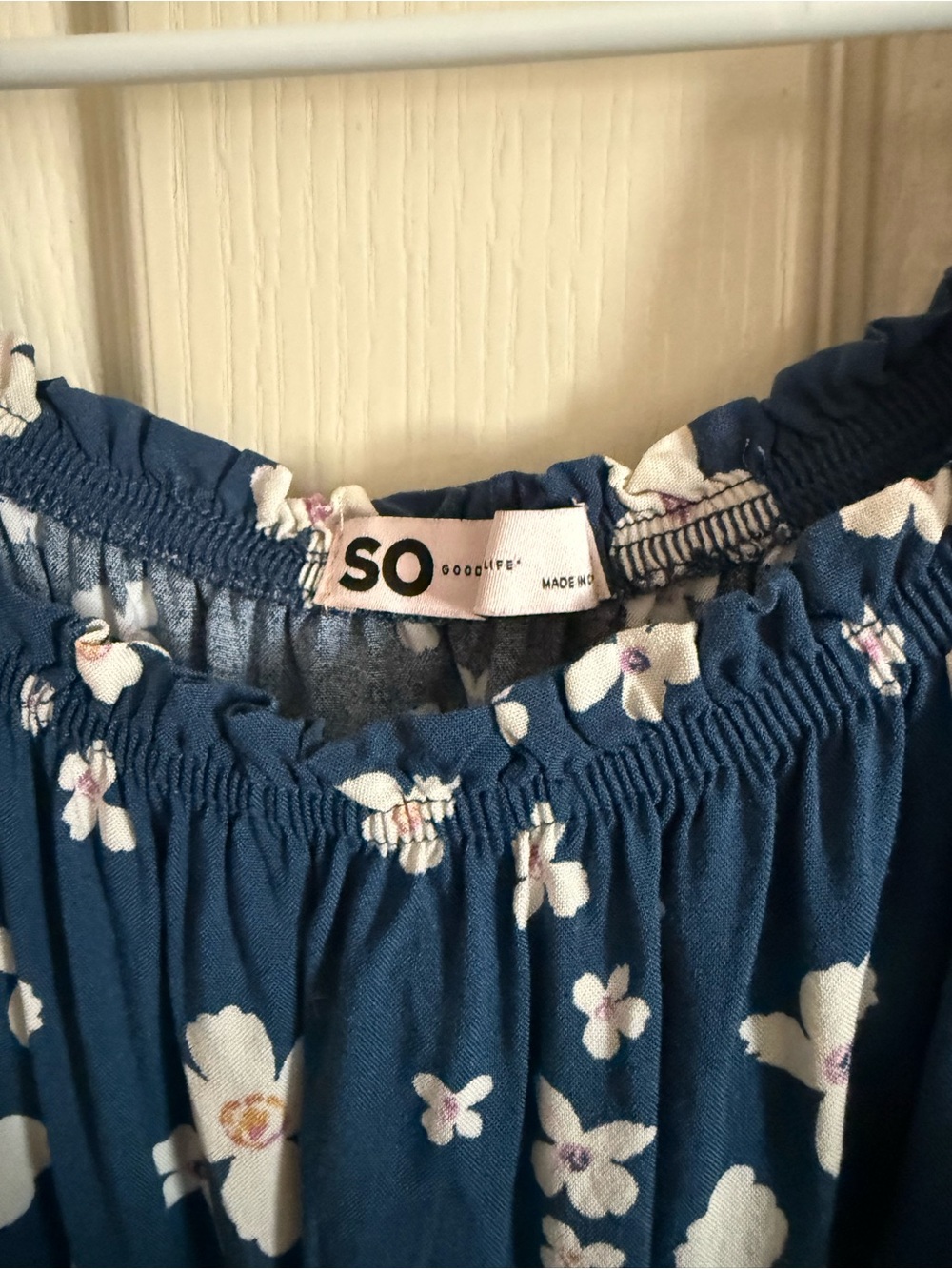 Floral Top - Picture 3 of 4